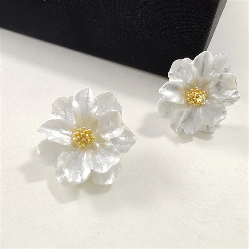 Chic White Acrylic Flower Stud Earrings